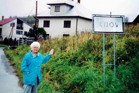 Anna Molnárová: návšteva z Ameriky u rodiny Polaščínovej (u Povaškŷ), Kyjov - rodisko mojich rodičov